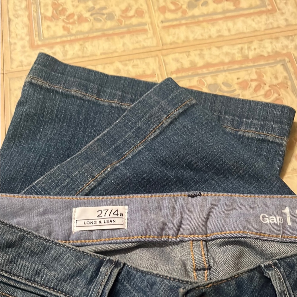 Lot of 3 women’s gap jeans. One NWT, one long shorts - Picture 5 of 5